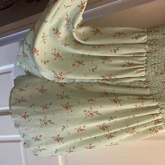 Plus Size Floral Romper! - Picture 2 of 5